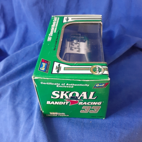 NIB Revell Nascar #33 Ken Schrader 1997 Skoal Bandit Racing Chev $12.50 🇨🇦SHIP - Picture 4 of 15